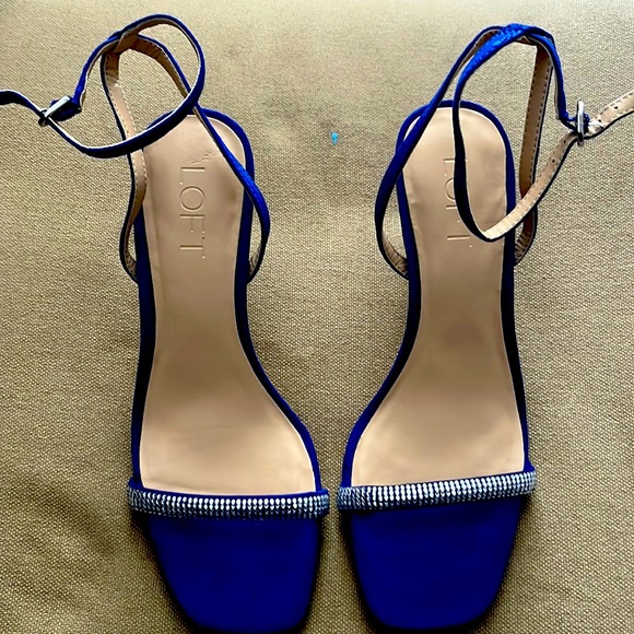 Size 6 heels - Picture 1 of 6